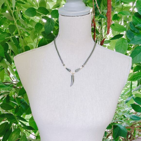 VTG 1970s Necklace Hematite and Freshwater Pearl Tooth Pendant Beaded 18" - Picture 11 of 12